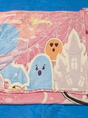 👻🏚️ Halloween Ghosts & Haunted House Blanket 🏚️👻
